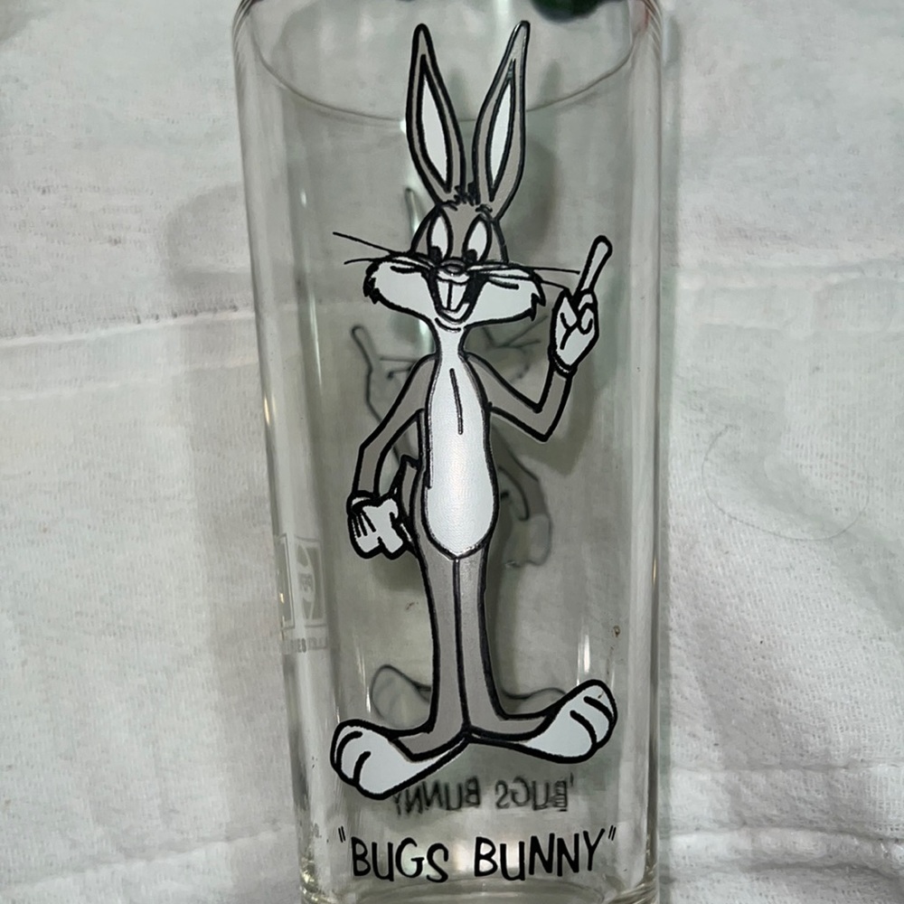 Vintage bugs bunny collectible tumbler